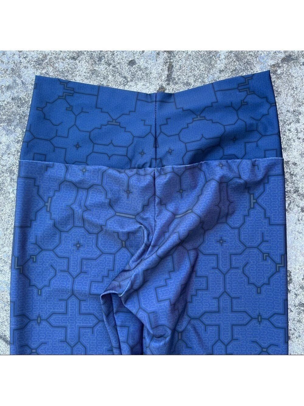Art of Where Blue and Black Geometric Graphic Leggings - Size Large